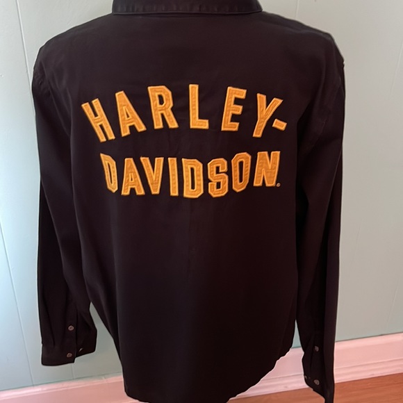 HD button down - Picture 2 of 4